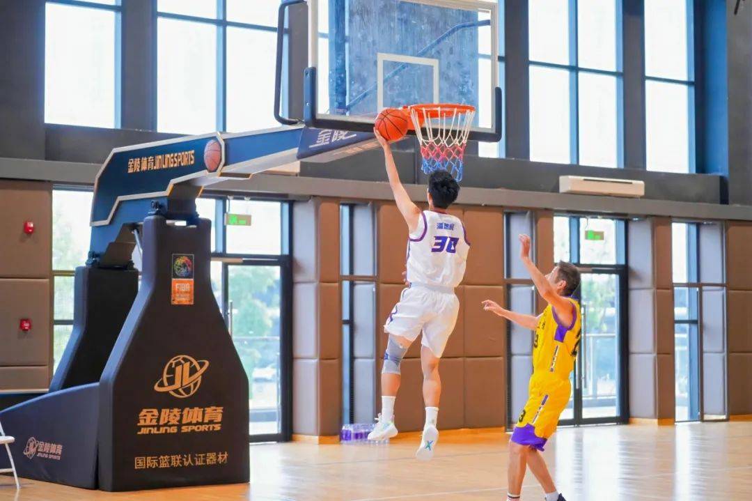 全球体育热爱者青睐观看激烈篮球对决的简单介绍